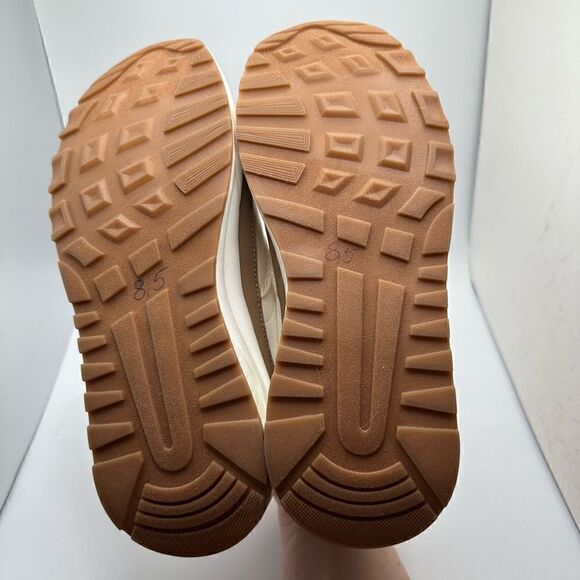 CUSHIONAIRE Women's lace up Sneaker +Comfort Foam 8.5 WHITE/TAN - Picture 5 of 7